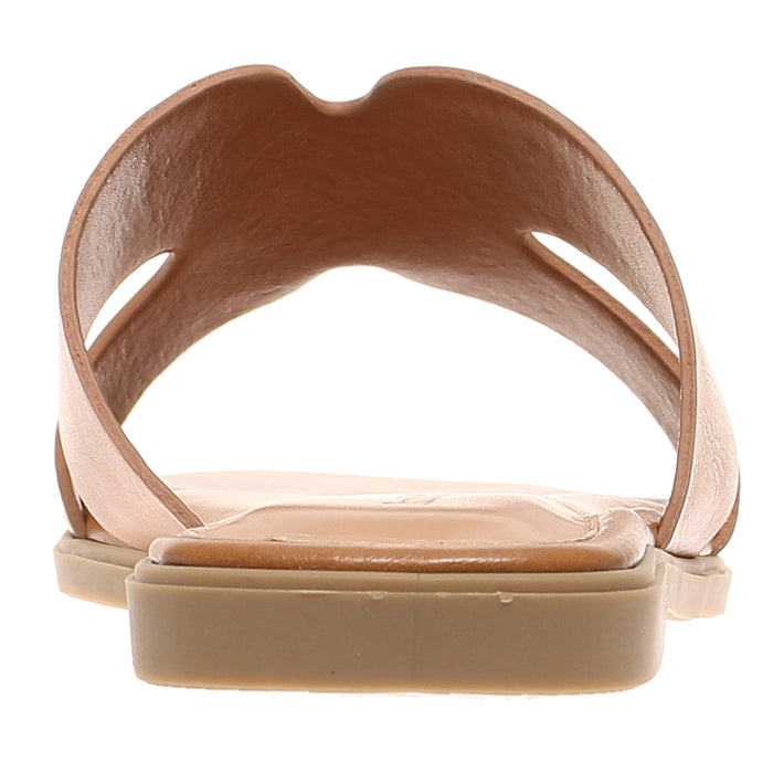 Beige sandal with open toe design 