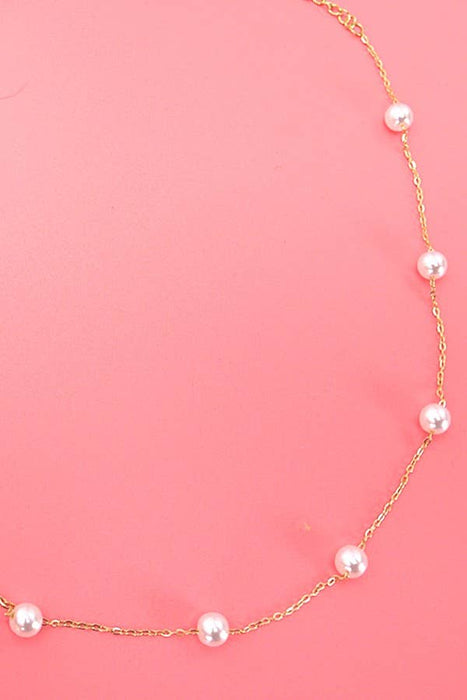 Pearl necklace on a gold chain 